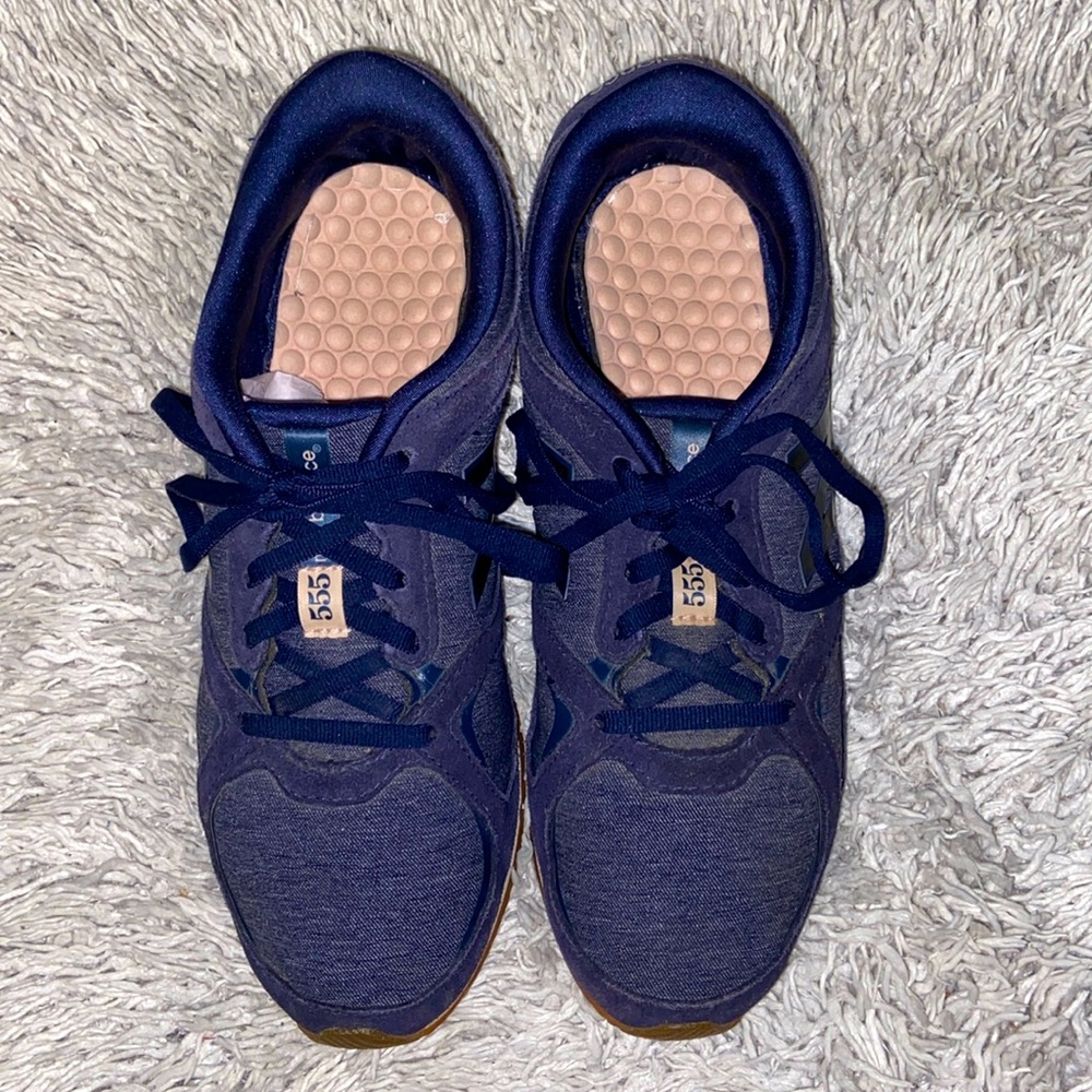 New Balance women's sneakers 555